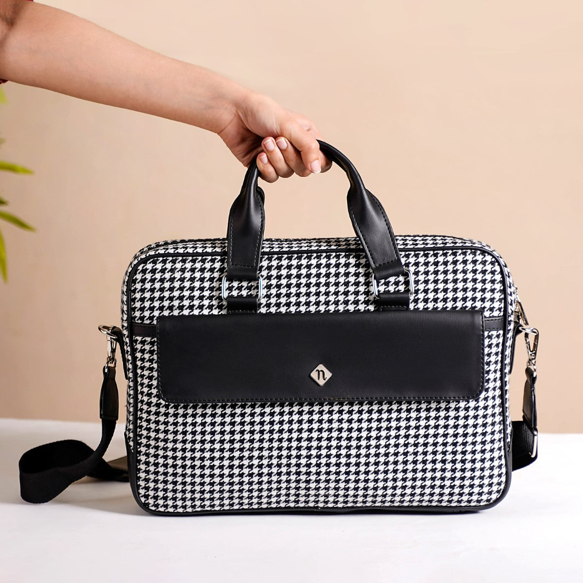 Houndstooth Patterned Woven Laptop Bag